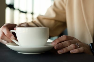 Какую еду лучше не запивать чаем: специалисты предупреждают