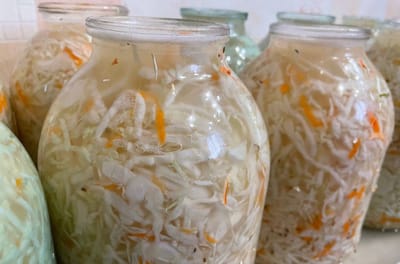 Когда именно квасить капусту осенью, чтобы она была самой вкусной?