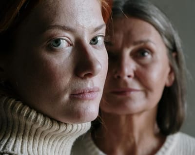 Мама никогда со мной не разговаривала. Единственное, что от нее слышала: «Не смей принести в подоле!»