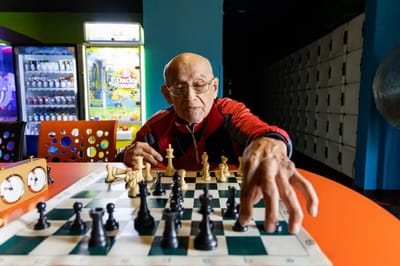 Механик ушел на пенсию без копейки сбережений. Через 22 года у него $1,3 миллиона — вот его секрет