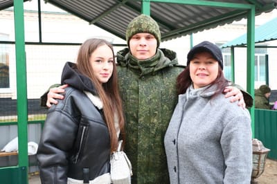 Мгновения счастья: родные навестили военнослужащих 11-й бригады