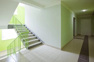 Многие не знают: вот что входит в техническое обслуживание и уборку подъездов