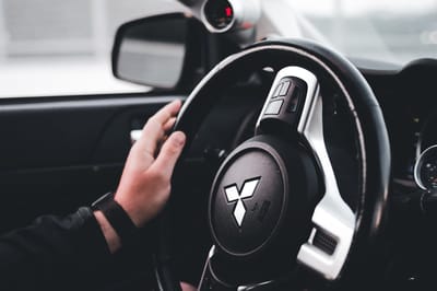 Многие водители забывают своевременно подготовить авто к зиме: простая ошибка может угрожать жизни