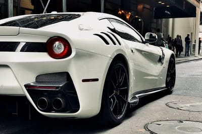 Мужчина десять лет копил на машину своей мечты, но $306 тысяч превратились в дым за 20 минут