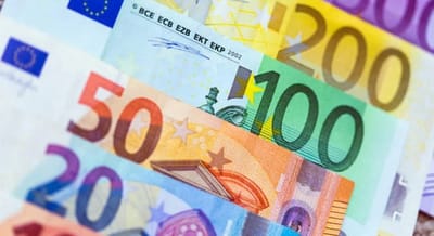 Нацбанк поднял курсы доллара и евро на 12 сентября