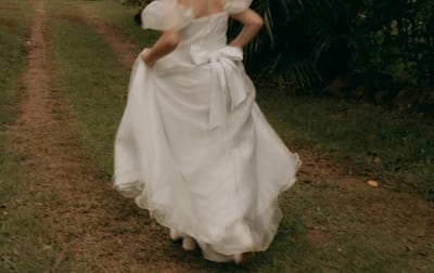 Невеста сбежала со своей свадьбы, потому что семья ее опозорила: она умоляла их не делать этого