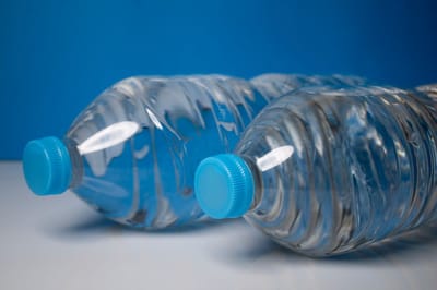 Никогда не пейте напитки и воду из этих пластиковых бутылок