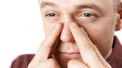 Нос зачесался без причины — что говорили об этом наши предки