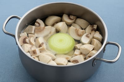 Один ингредиент поможет определить, есть ли среди грибов ядовитые