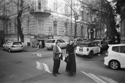 Один уникум во дворе забронировал парковочное место хитрым способом. Но такого финала он не ожидал