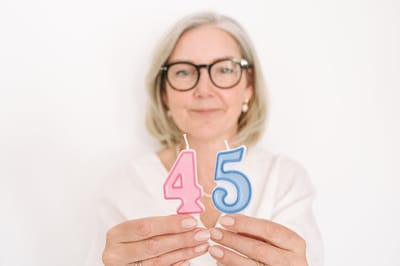 Одной фразой поставила на место бестактную коллегу, которая постоянно шутила на тему моего возраста