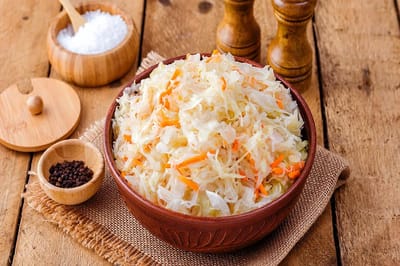 Он ел по 200 граммов квашеной капусты каждый день — и через месяц стал другим человеком