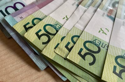 Пенсионер необоснованно получал пенсию за выслугу лет: какую сумму ему пришлось вернуть