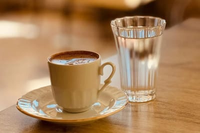 Почему стоит пить воду перед утренним кофе?