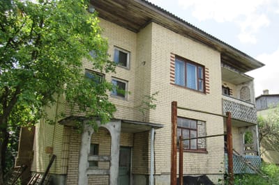 Под Слонимом трёшку со всеми удобствами выставили на аукцион. Что по цене?