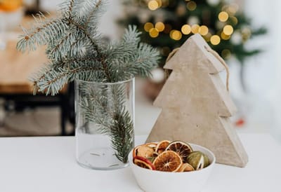Рождественская атмосфера дома: как наполнить пространство ароматами без свечей и химикатов