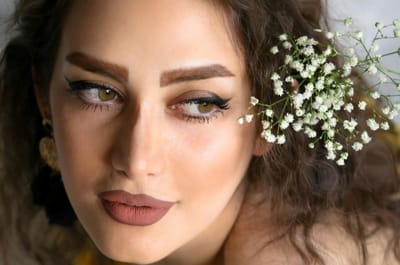 Самая распространенная ошибка в макияже прибавляет 10 лет: вот что люди замечают в первую очередь на лице