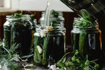 Самый простой способ стерилизовать банки: так ваша заготовка точно не испортится