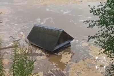 Семь хозпостроек обрушились в Витебске после схода грунта