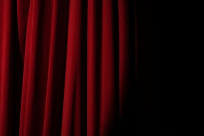 Слонимский драматический театр приглашает на спектакли выходного дня