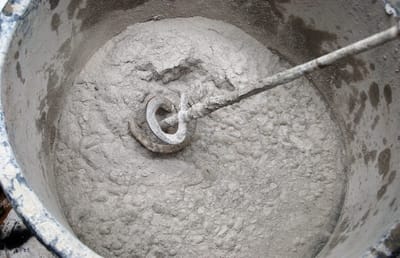 Строители скрывали этот секрет 50 лет: копеечная добавка делает бетон прочнее гранита