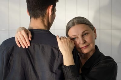 Сыну тридцать, и он все время обвиняет меня в своих неудачах: не так с отцом живем, не так едим, не так работаем