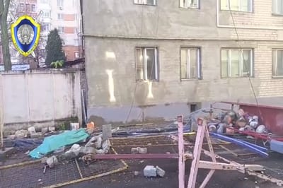Трагедия на стройке в Бресте: строительная люлька рухнула с рабочими с высоты пятого этажа