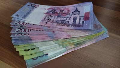 В Беларуси хотят обложить заработок налогом 40%. Кого это коснется?