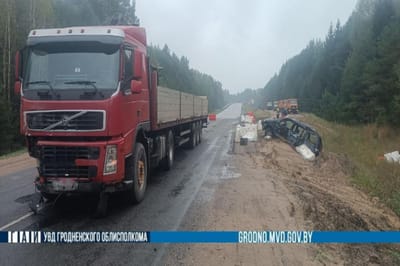 В Дятловском районе столкнулись «Вольво» и «Фольксваген»