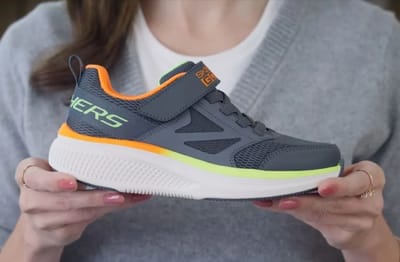 В этих детских кроссовках есть секретный отсек – и родители могут легко следить за своим ребенком