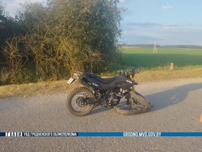 В Гродненском районе мотоциклист врезался в препятствие и попал в больницу