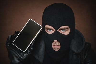 В Гродно мужчина испугался «обыска» и отдал деньги мошенникам