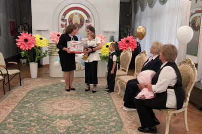 В Слониме поздравили семью, в которой ребёнок родился в День народного единства