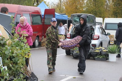 В Слониме прошла сельскохозяйственная ярмарка: фермеров стало больше, а цены остались прежними — картофель и капуста по рублю