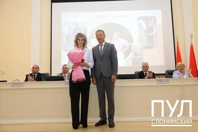 В Слониме вручили ордена Матери двум многодетным мамам