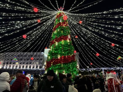 В Слониме зажглась главная новогодняя ёлка города