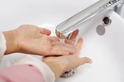 В суде по алиментам отец заявил: Почему не считаете, что она к моим родителям ходит, где ест, пьет, руки моет, унитаз смывает?