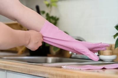 Ваша свекровь приезжает, а в квартире беспорядок? 5 быстрых шагов к сияющей чистоте без химикатов