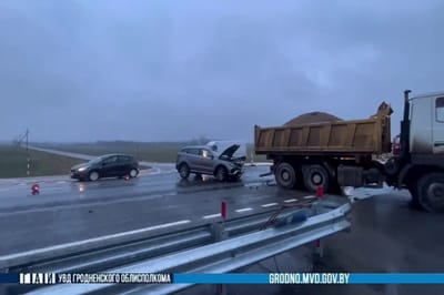 Водитель «Джили» въехала в грузовик на автодороге М-6 под Гродно