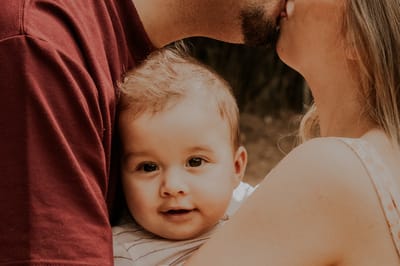 Все говорили, что приемный сын очень похож на их родных детей. Результат ДНК-теста поверг мать в шок