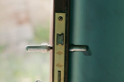 Вы уже перевели свои ПВХ-двери в зимний режим?