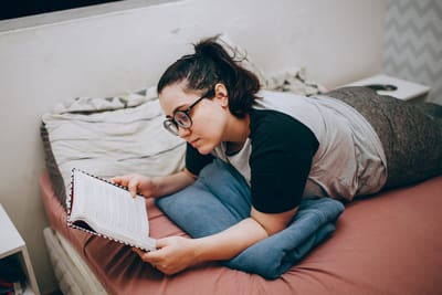 Я помню свой шок после развода, когда пришла с работы и… легла