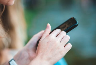 Я сама лично перевела деньги мошенникам, хотя неглупая