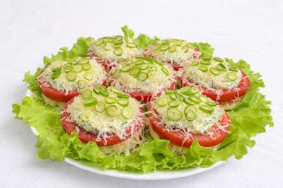 Закуска из помидоров станет звездой вашего новогоднего стола