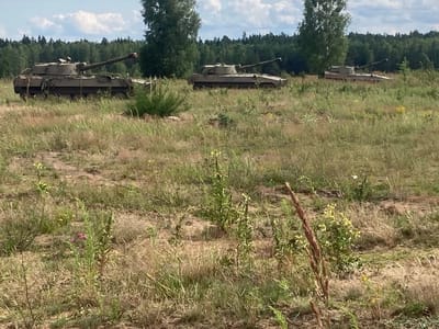 Жителей Слонимского и Зельвенского районов предупредили о передвижении военной техники по дорогам