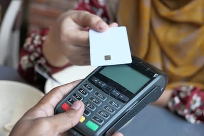 Жительница Слонима потратила чужие деньги на шопинг