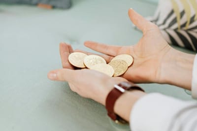 Золотое время настало для 2 знаков зодиака: их ждут неожиданные деньги и удача