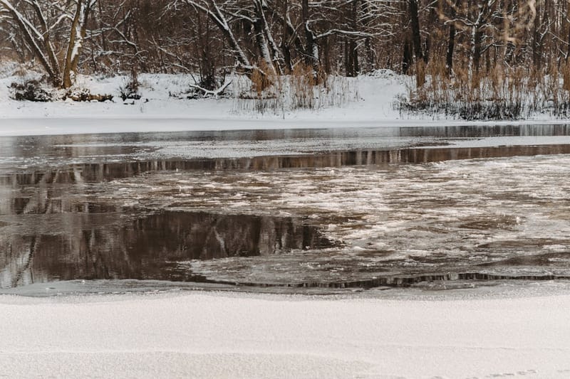 На реках Гродненщины растёт уровень воды и тает лёд