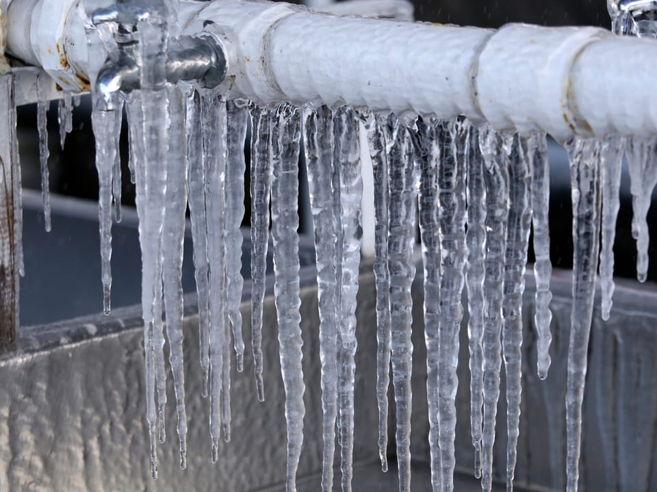Один раз сделали — и забыли: дачные трубы не замёрзнут даже в −25 °C