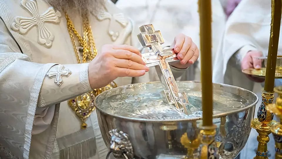 Сила крещенской воды: в какой день она самая благодатная и как правильно ее хранить